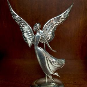 Seasons Angel on stand w/ quote “The sight of stars makes me dream” Van Gogh❣️